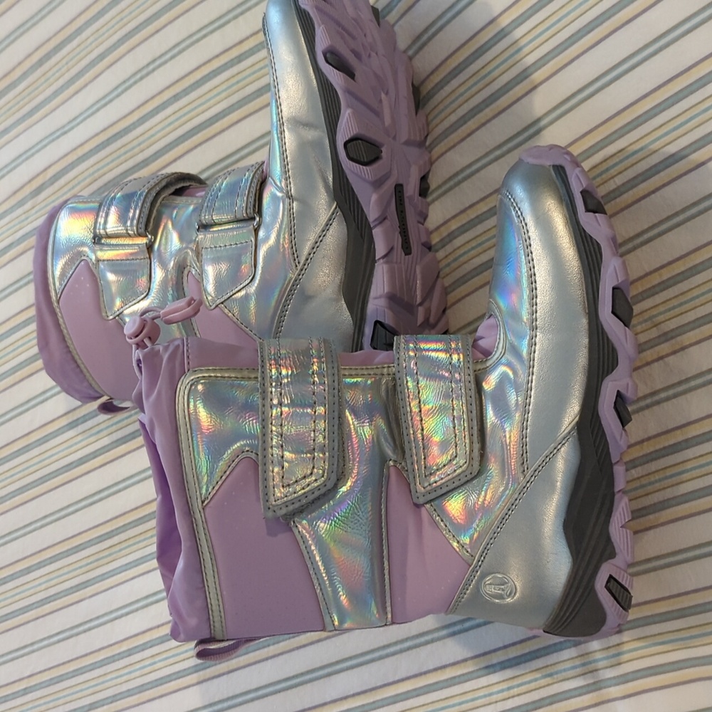 Girls size 1 light purple and silver Lands End snow boots